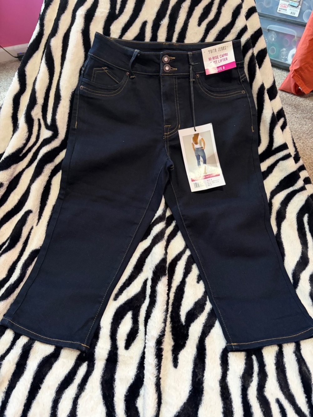 Women’s High-Rise Jeans - Slim Crop Butt Lifter